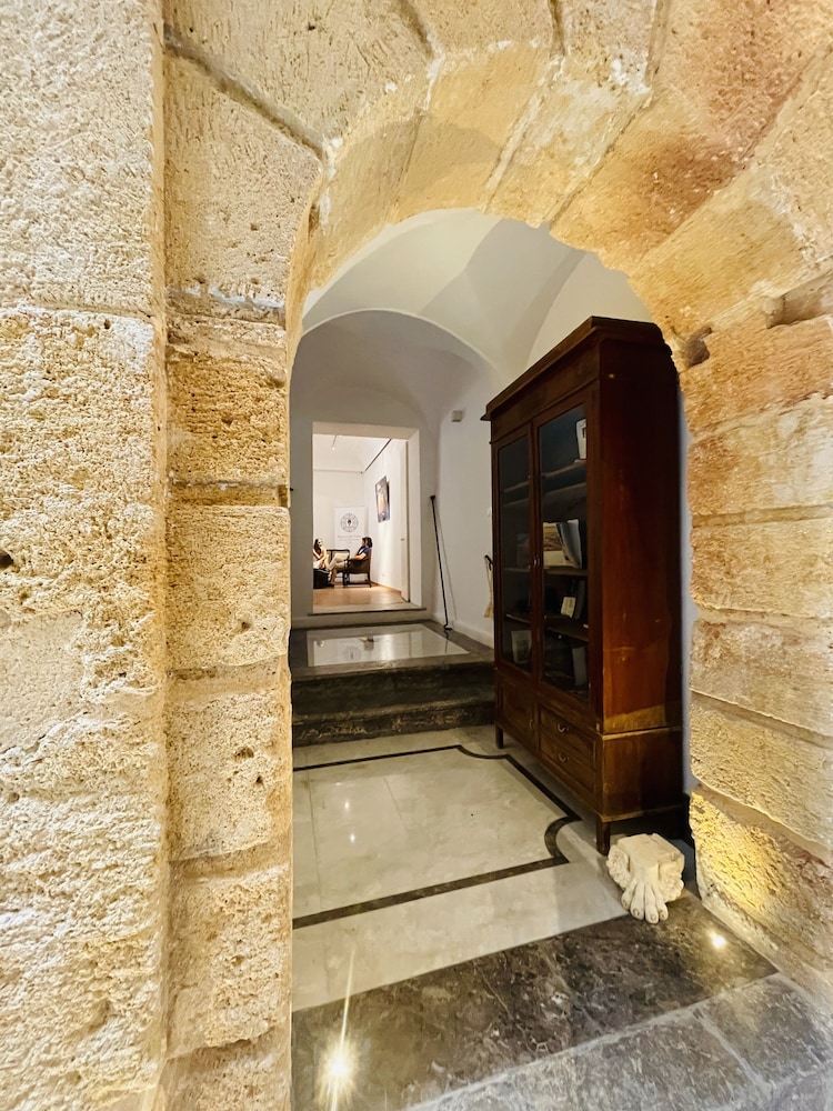 Palazzo Del Poeta 26/50
