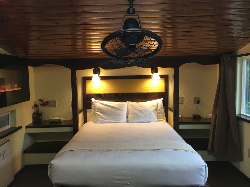 KILAUEA HOSPITALITY GROUP 20/69