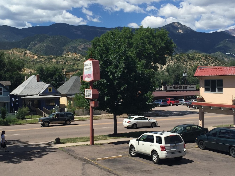 Garden Of The Gods Motel 52/58
