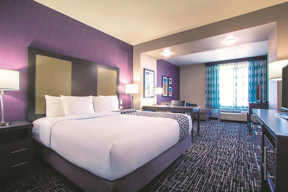 La Quinta Inn Suites By Wyndham Pampa 13/52