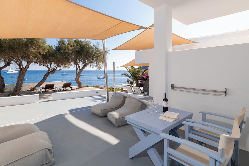 Akrotiri Hotel 14/50
