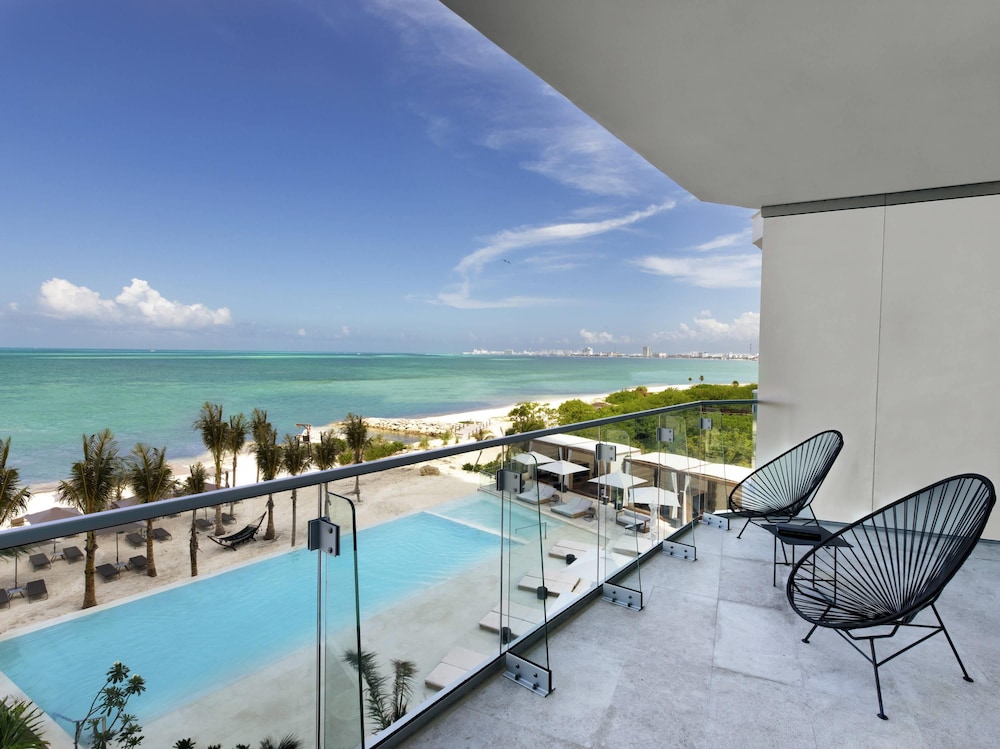 SLS Cancun 42/72