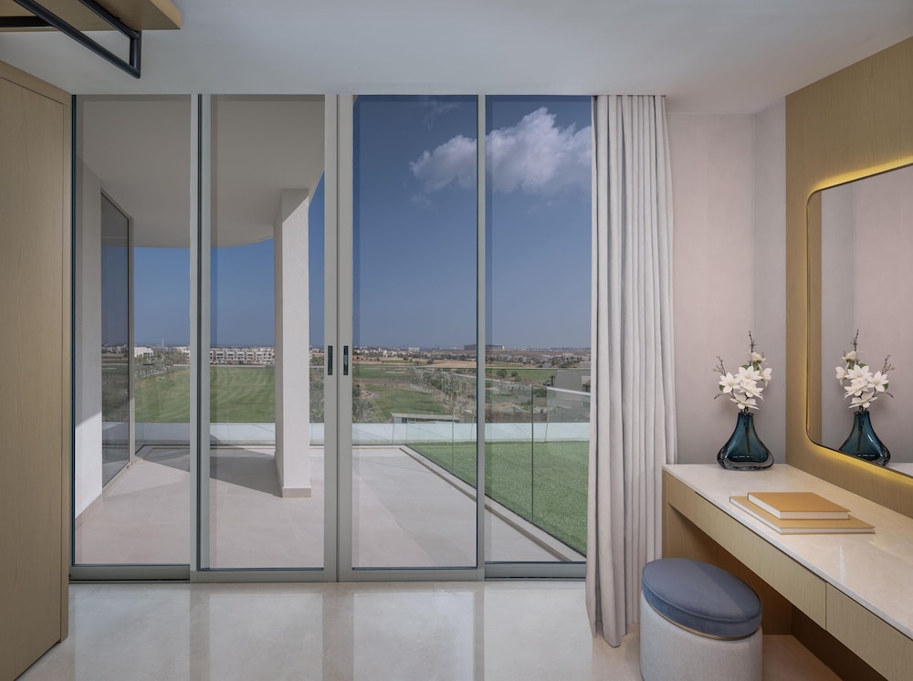 Junior Suite, King Bed, Golf Course View, Balcony، Tivoli La Vie Muscat Hotel & Residences 6/6