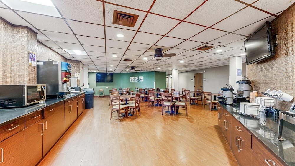 Sleep Inn Suites Buffalo Airport 46/63