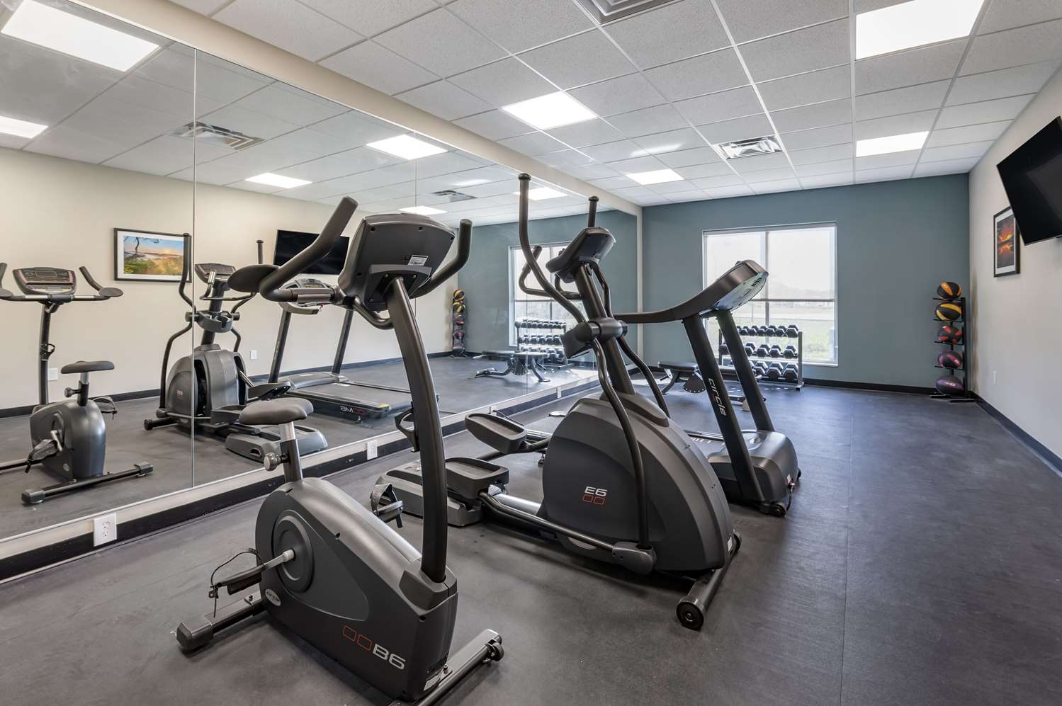 MainStay Suites Georgetown Lexington North 17/29