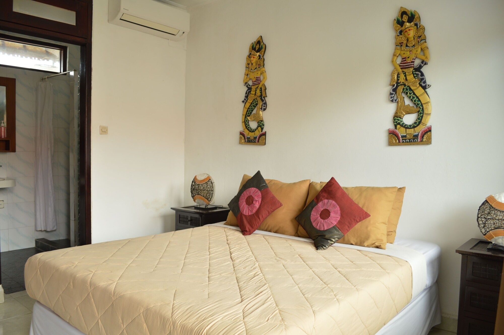 STANDARD, QUEEN BED