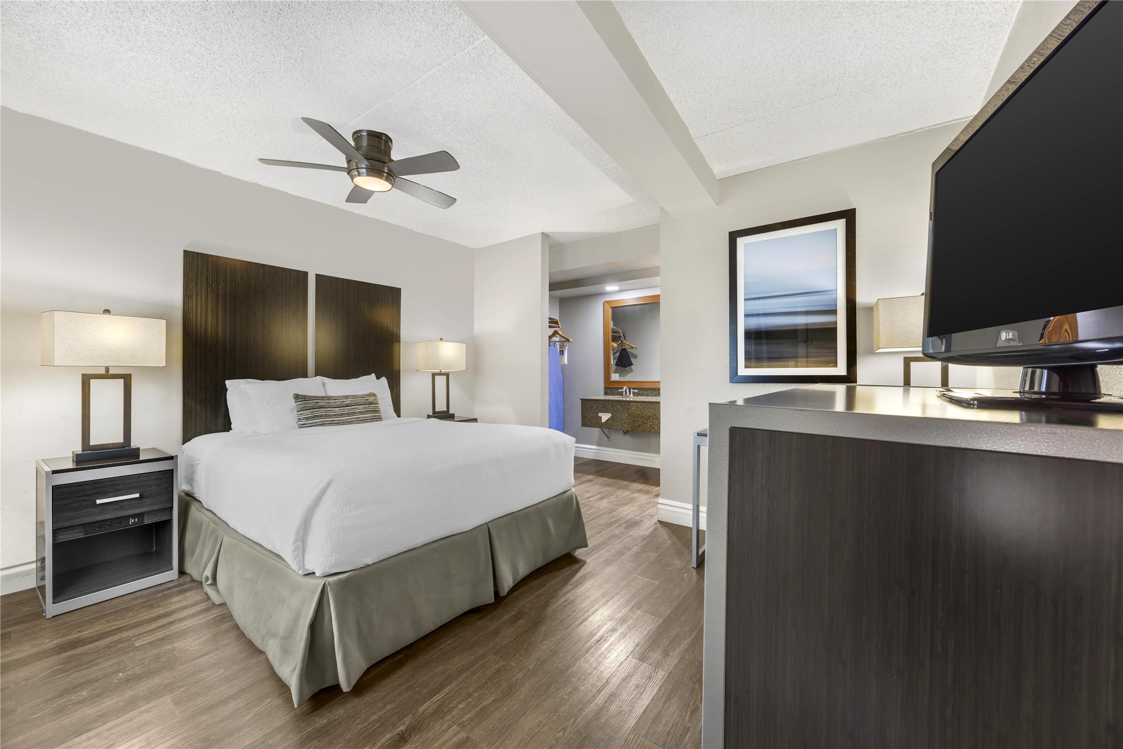 غرفة بسرير كوين، Best Western Pier Point Inn 2/7