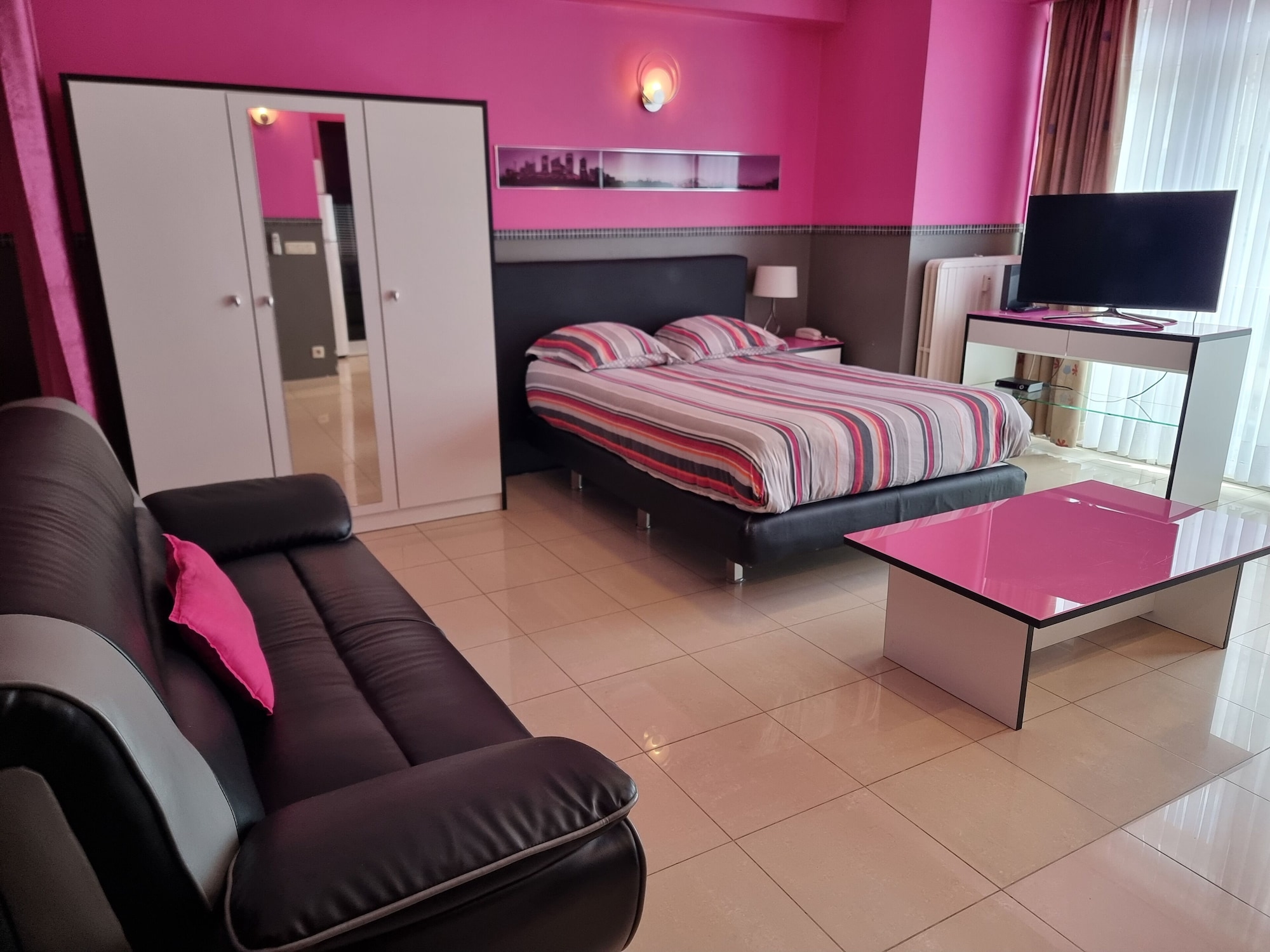Newyork, Deluxe, Apartment, 1 Double and 1 Single Bed