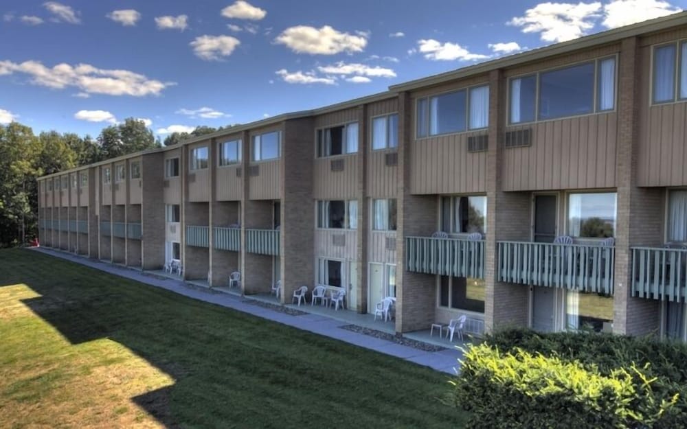 Old Orchard Inn & Spa 2/50