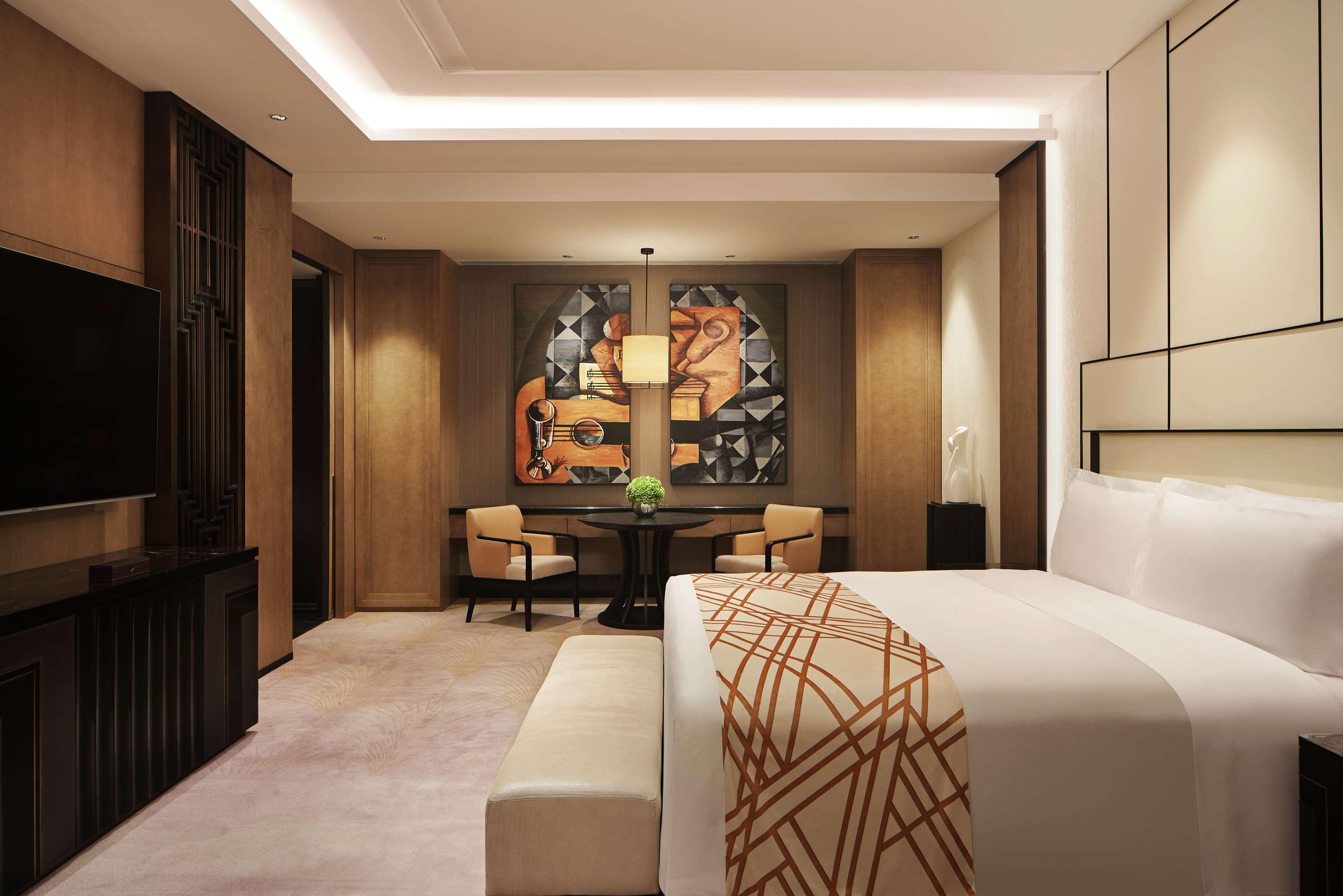 Suite, King Bed