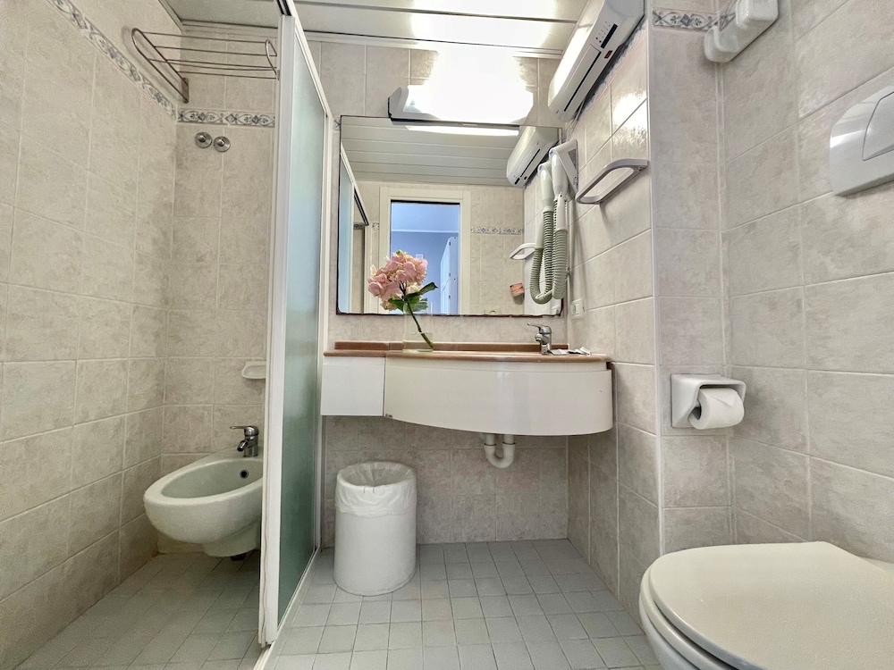 غرفة اقتصادية بشرفة مفردة بسرير كوين، Hotel Maestri 7/8