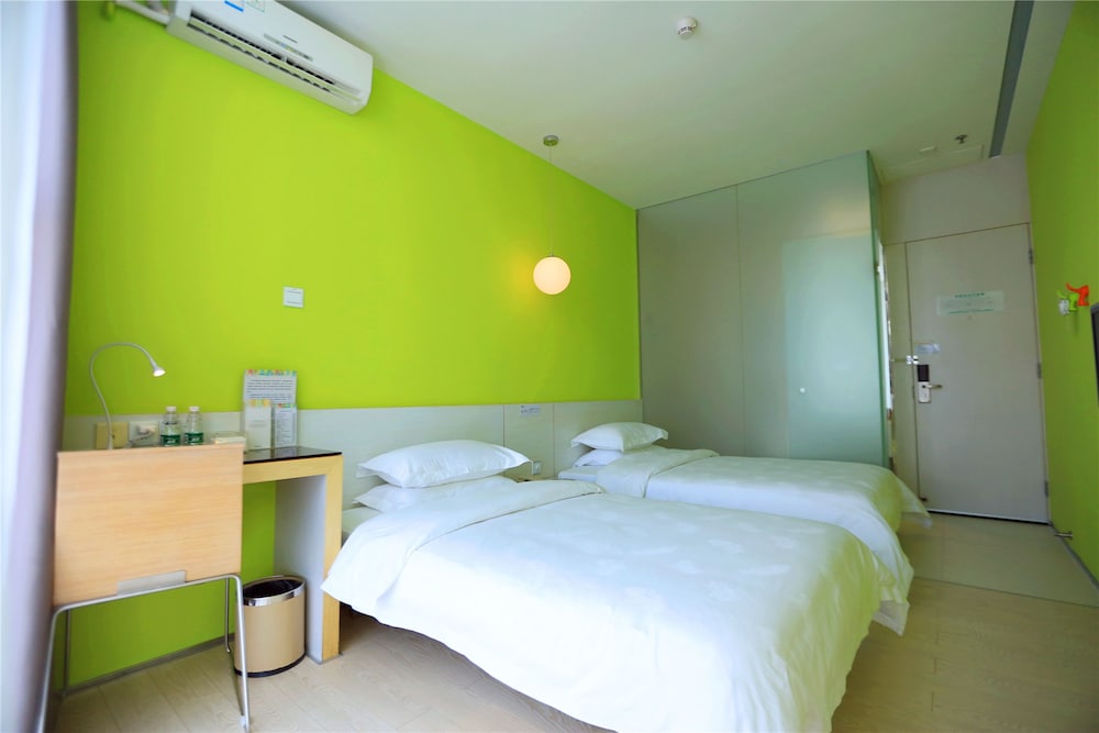Colour Inn Shenzhen Dongmen Branch 9/66