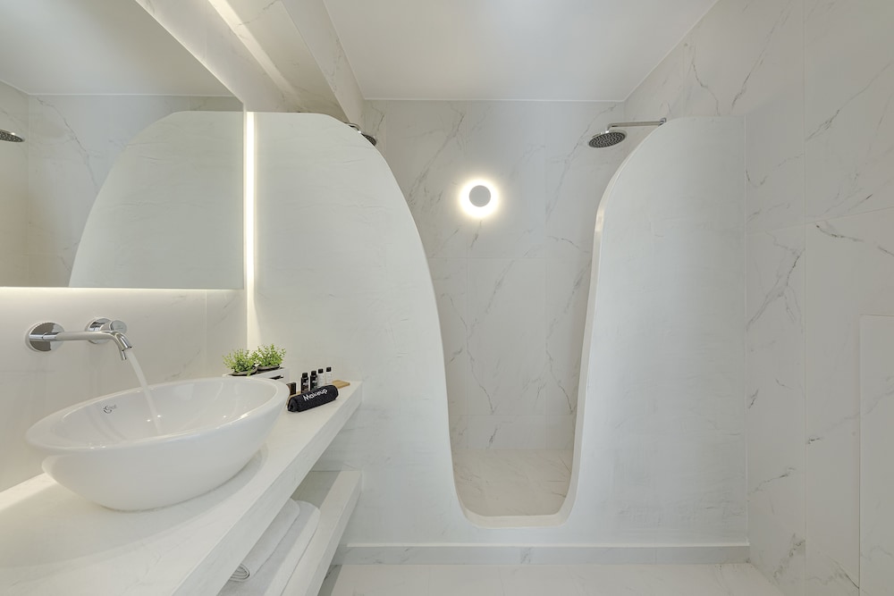 Onyx Hotel & Suites 59/60