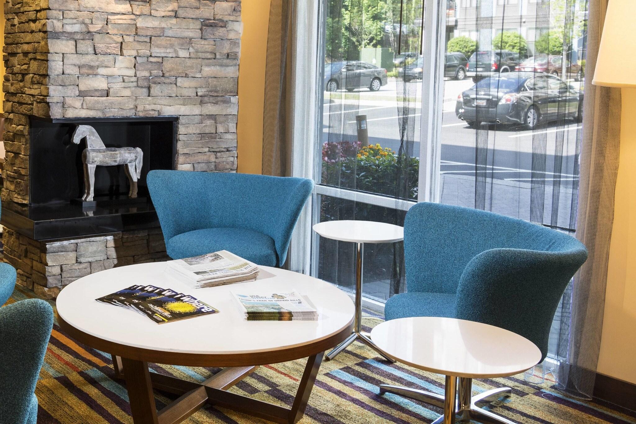 Fairfield Inn Suites Atlanta Alpharetta 18/27