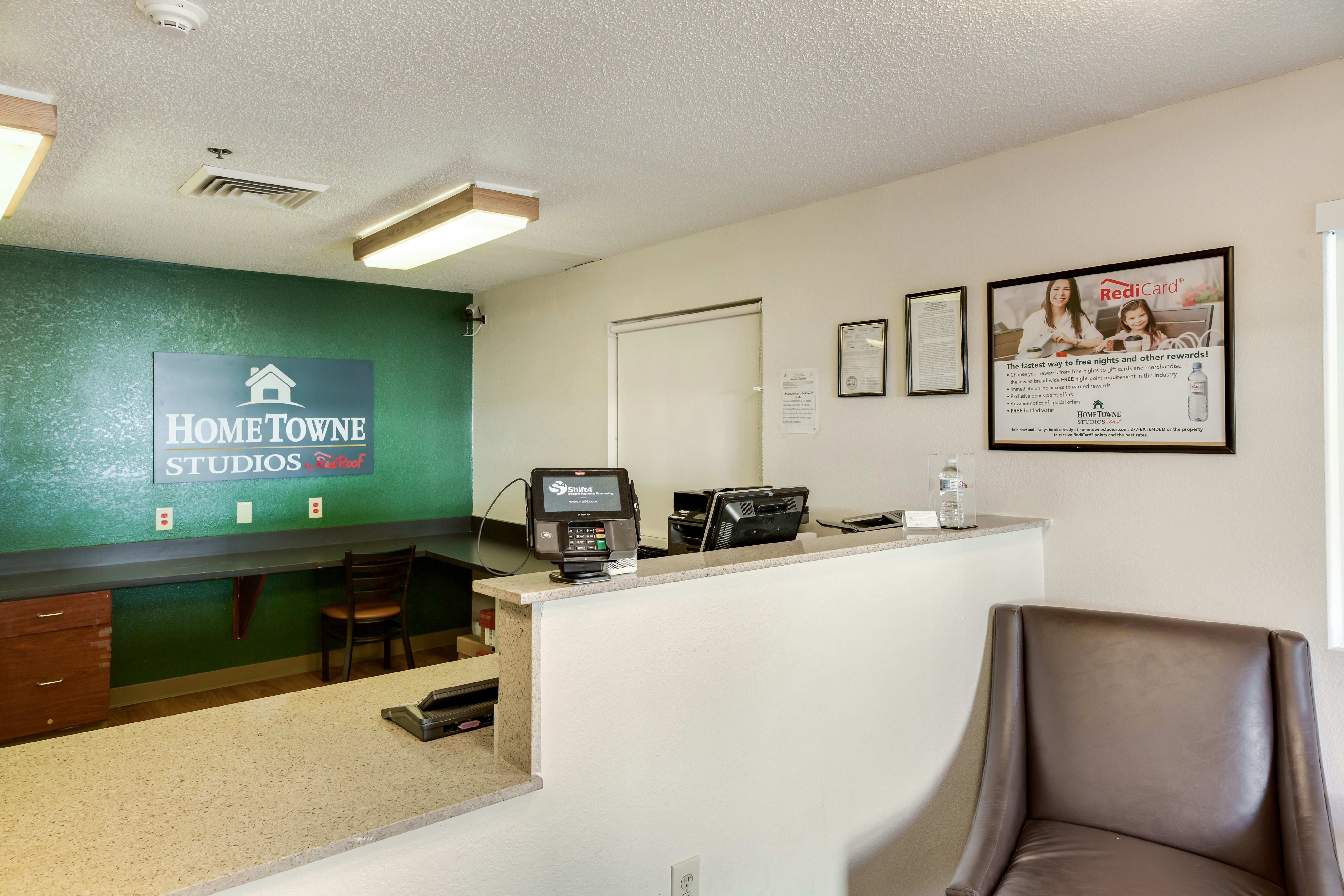 HomeTowne Studios by Red Roof Spartanburg - Asheville Highway 15/37