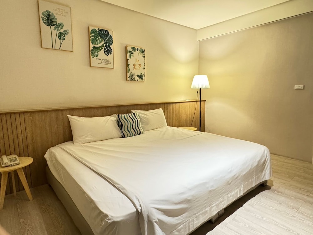 DELUXE, QUEEN BED