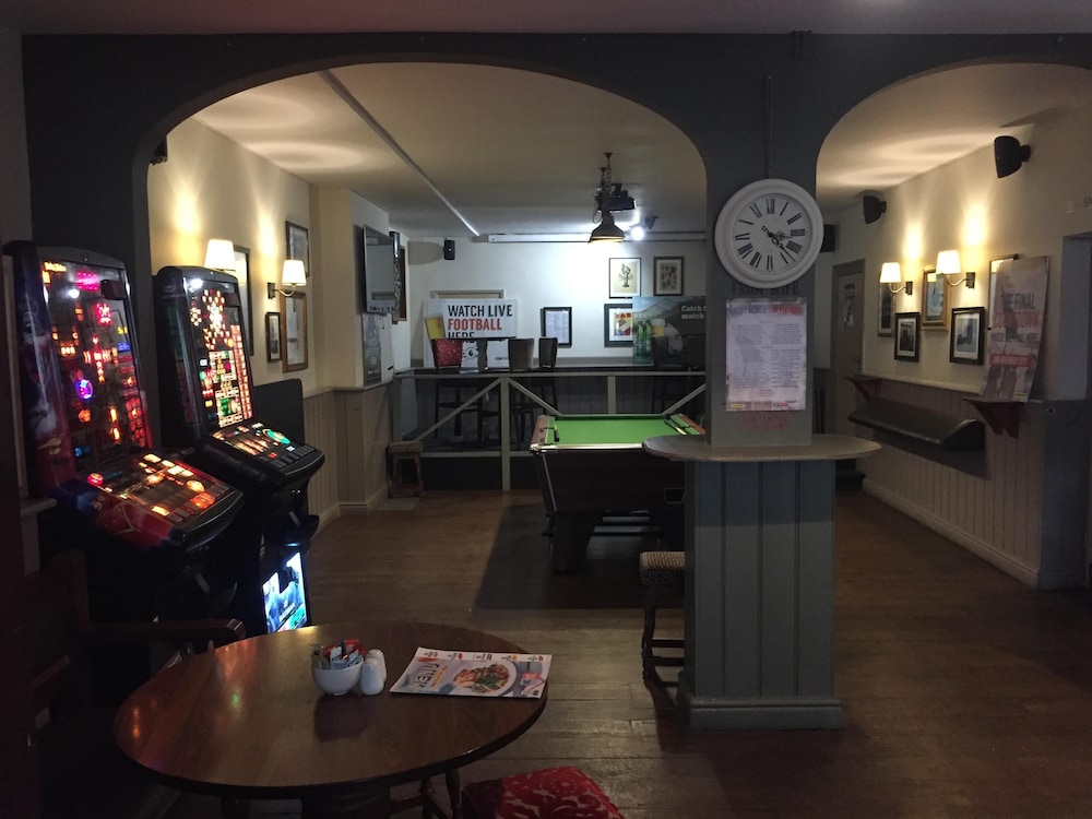 Victoria Hotel 25/40