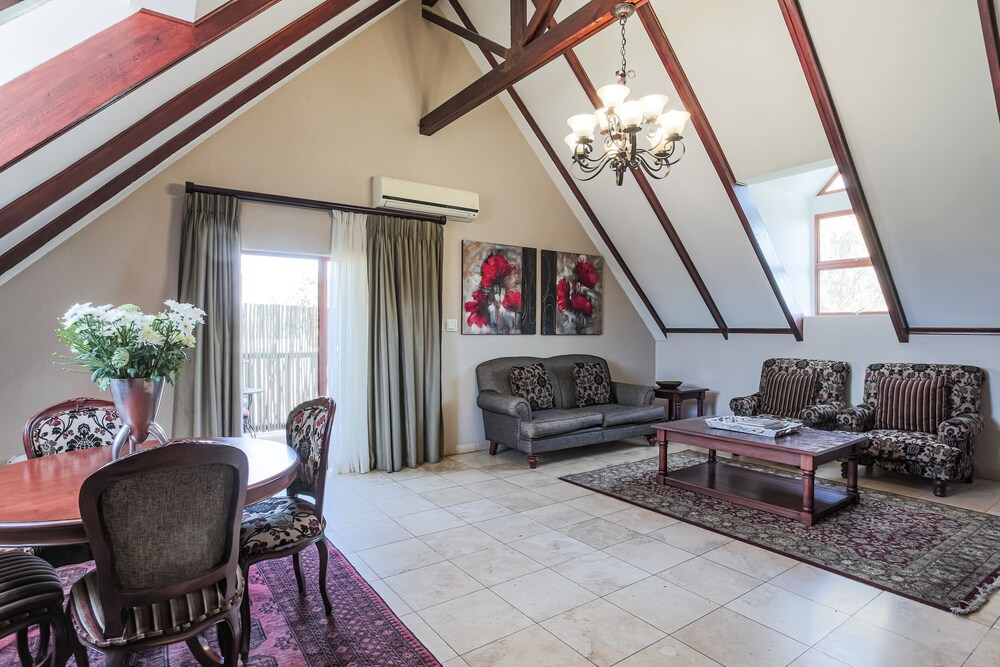 Sunninghill Guest Lodge 10/36