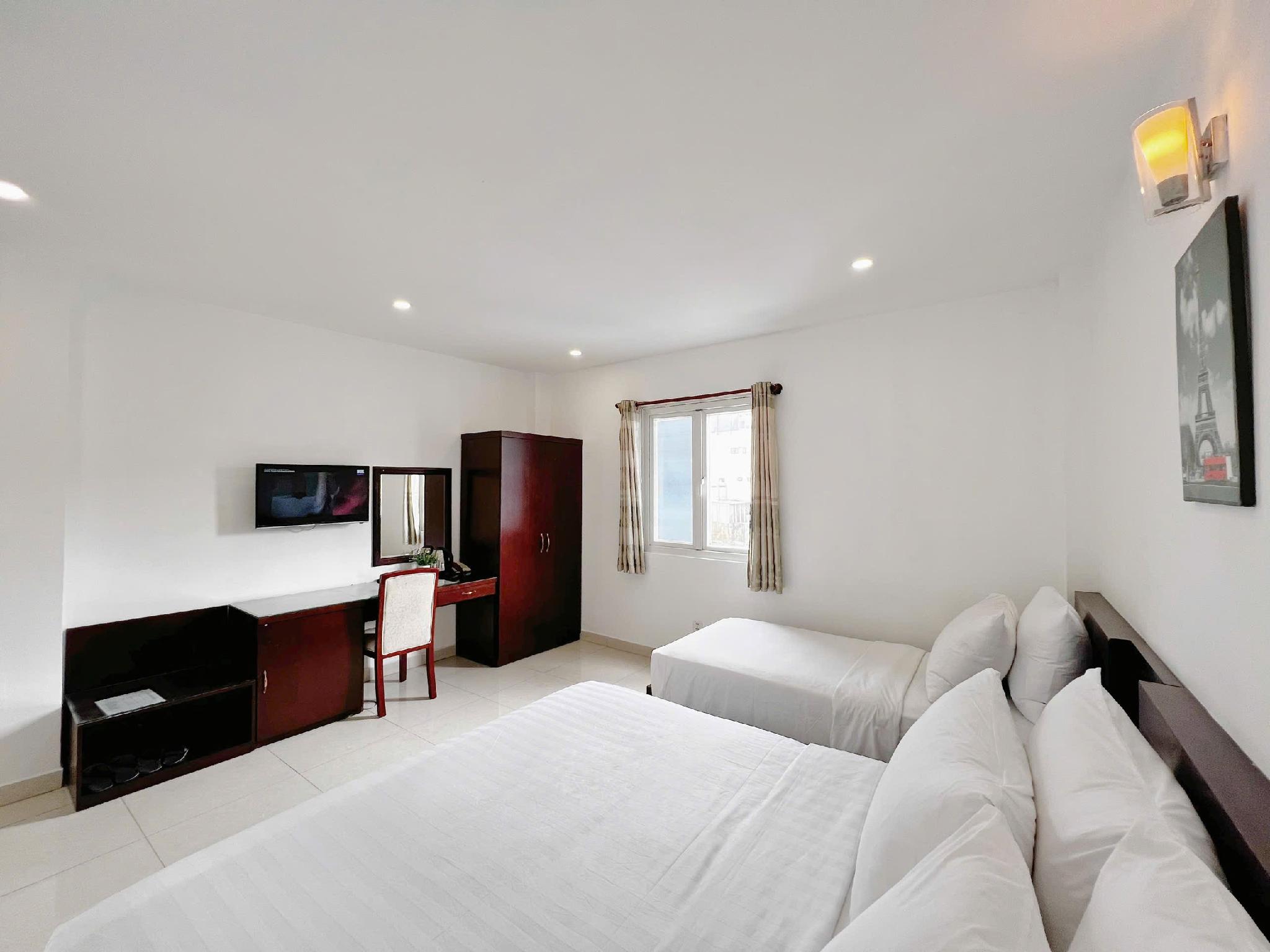 Room, Triple