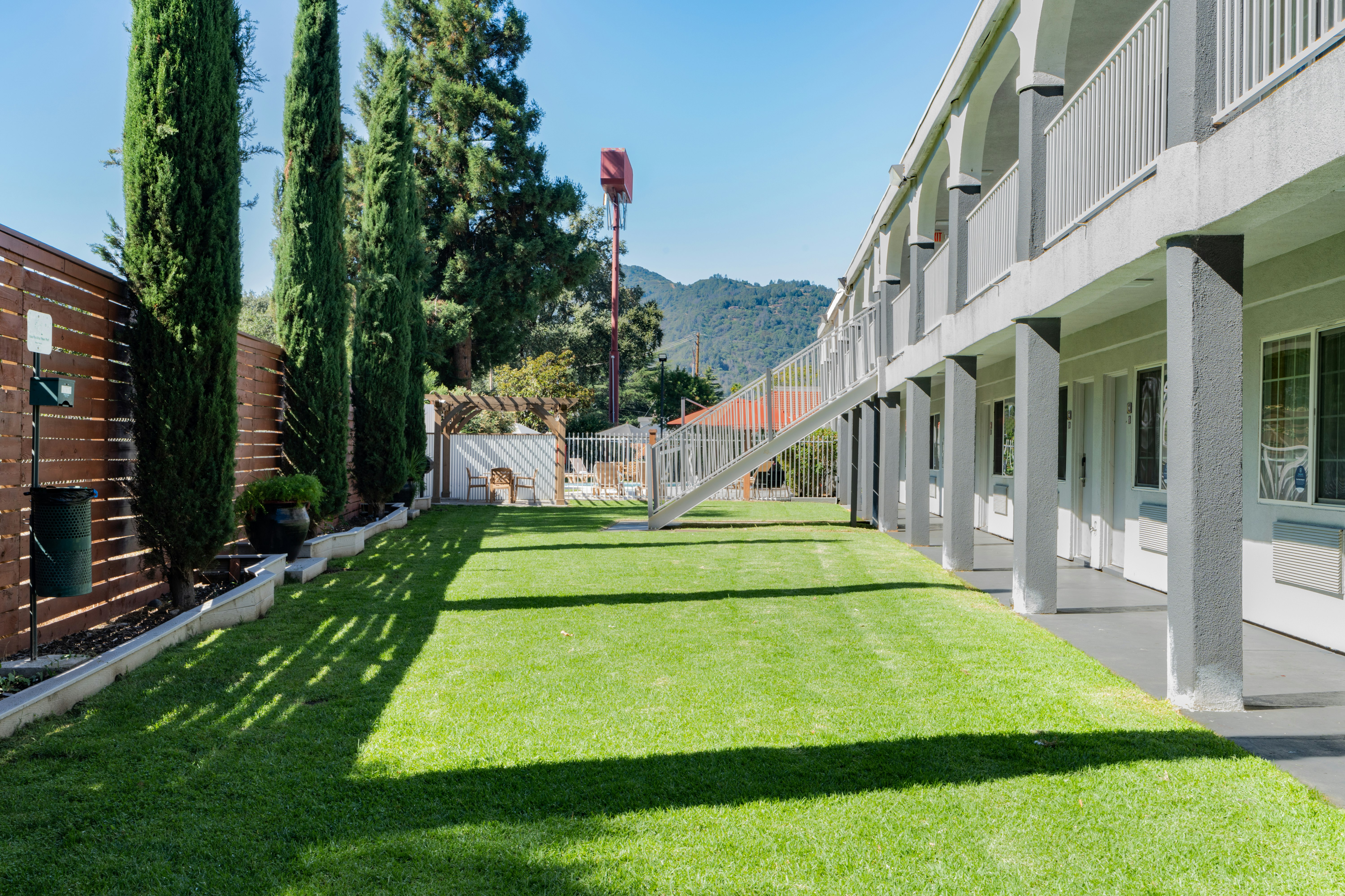 Super 8 By Wyndham Ukiah 17/22
