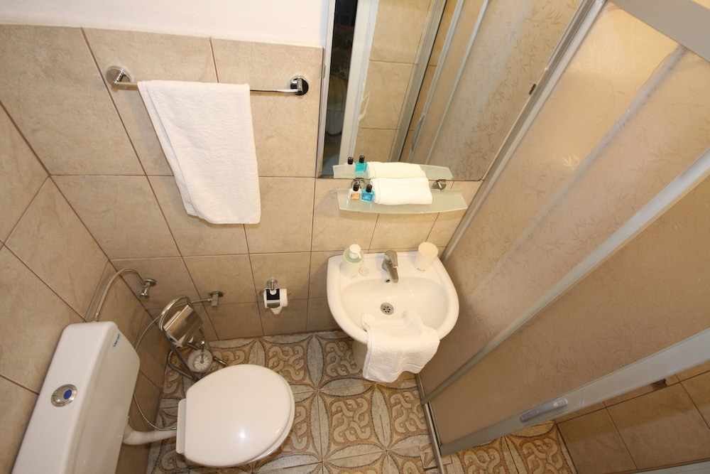 Urkmez Hotel 48/50