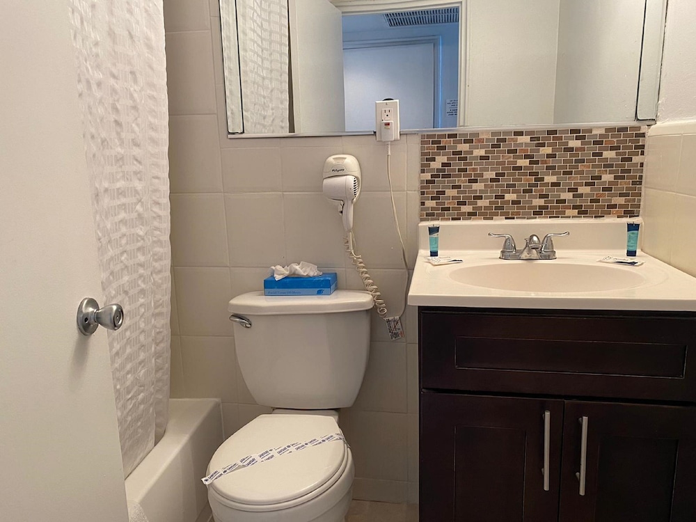 Ocean Front Casablanca Studios with FULL KITCHENS & Beach access By BL Rentals 49/50