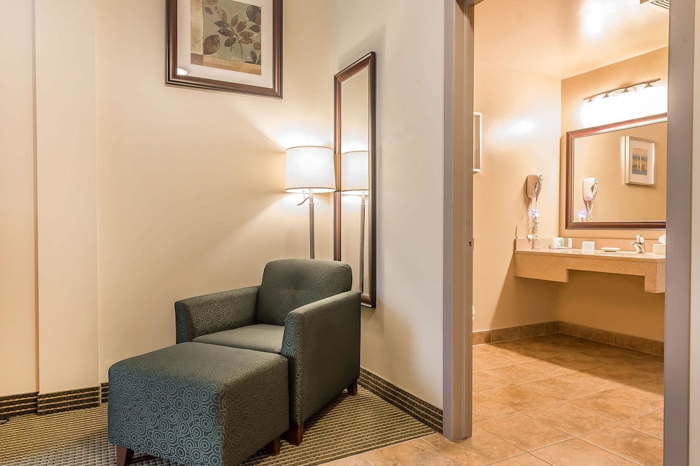 Quality Inn & Suites Hawkesbury 36/50