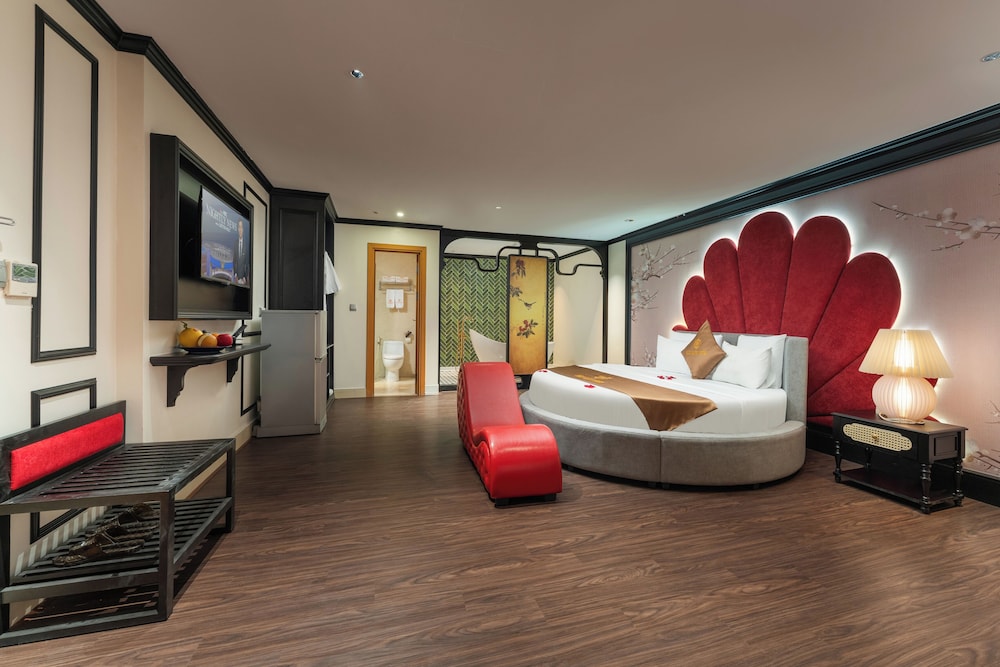 SUPERIOR, SUITE