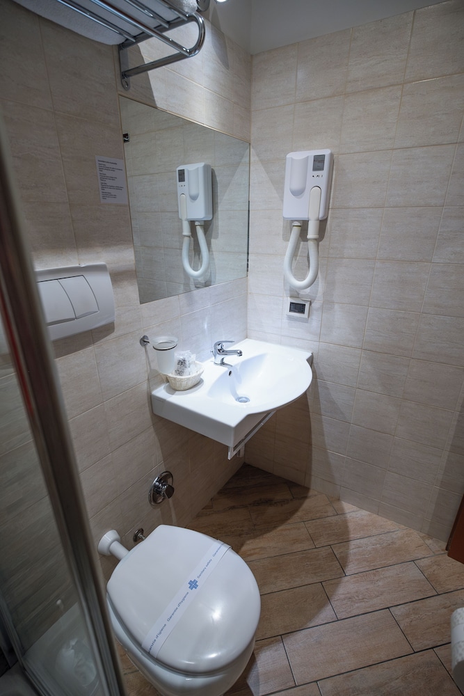 Hotel Lirico Roma 62/63