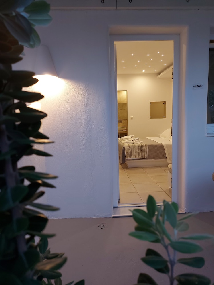 Ambience Suites 67/72