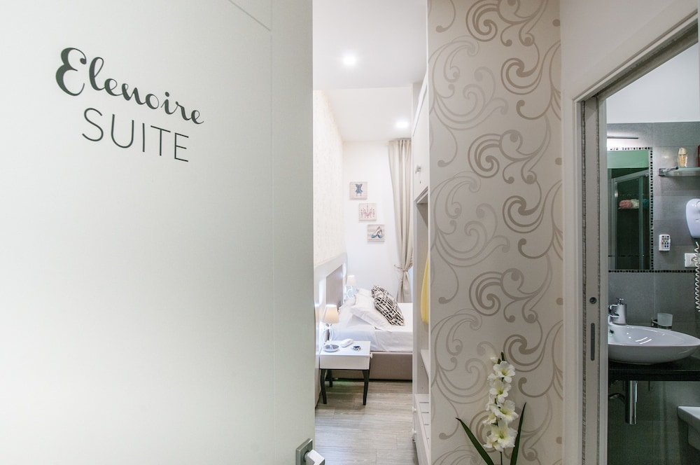 Elenoire Rooms & Suite 27/48