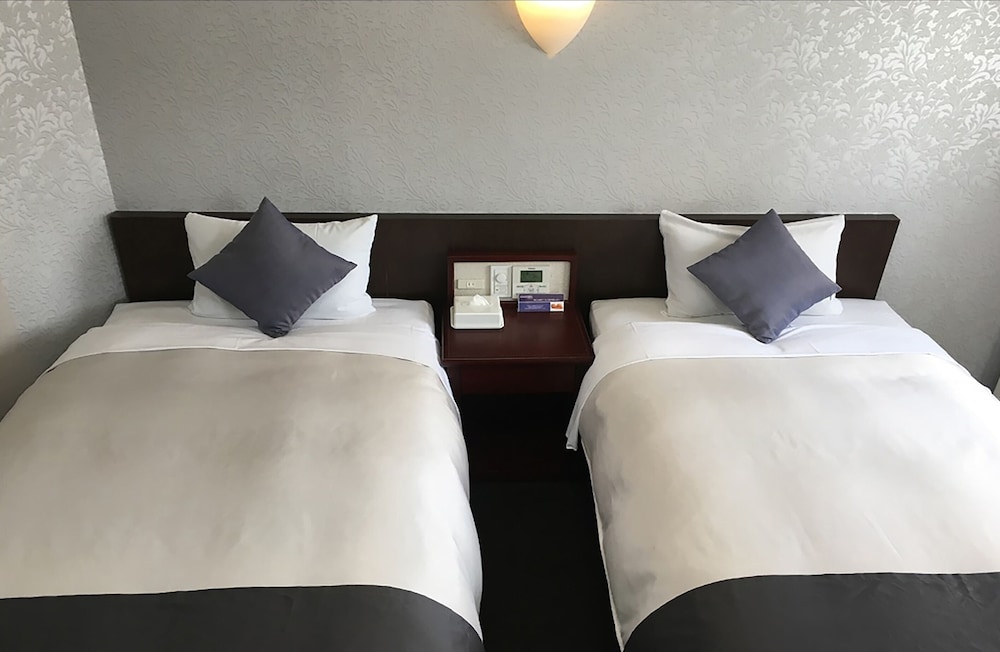 ROOM, TWIN BEDS, SMOKING