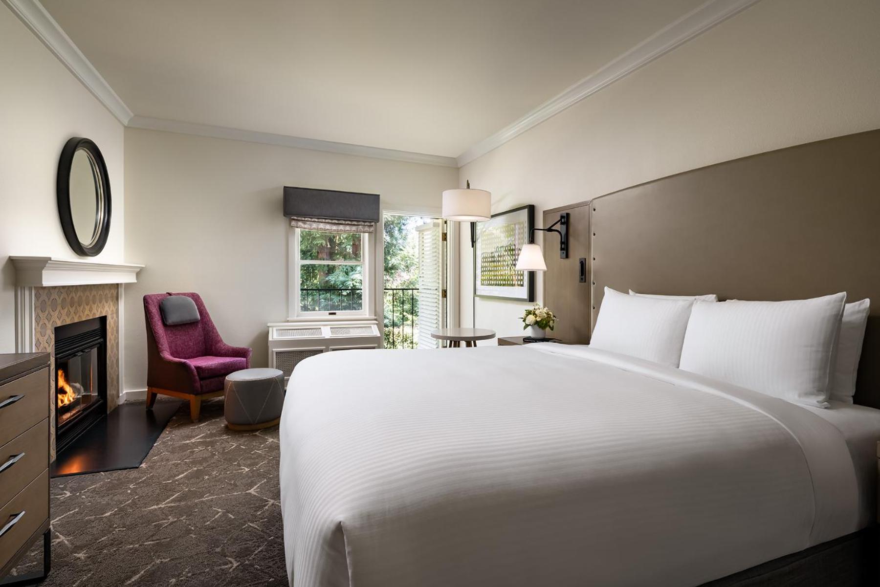Deluxe, King Bed, Garden View