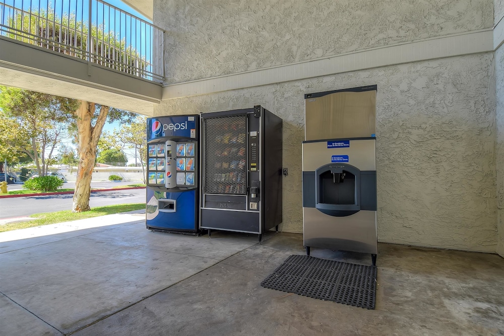 Motel6 San Diego, CA - North 13/61
