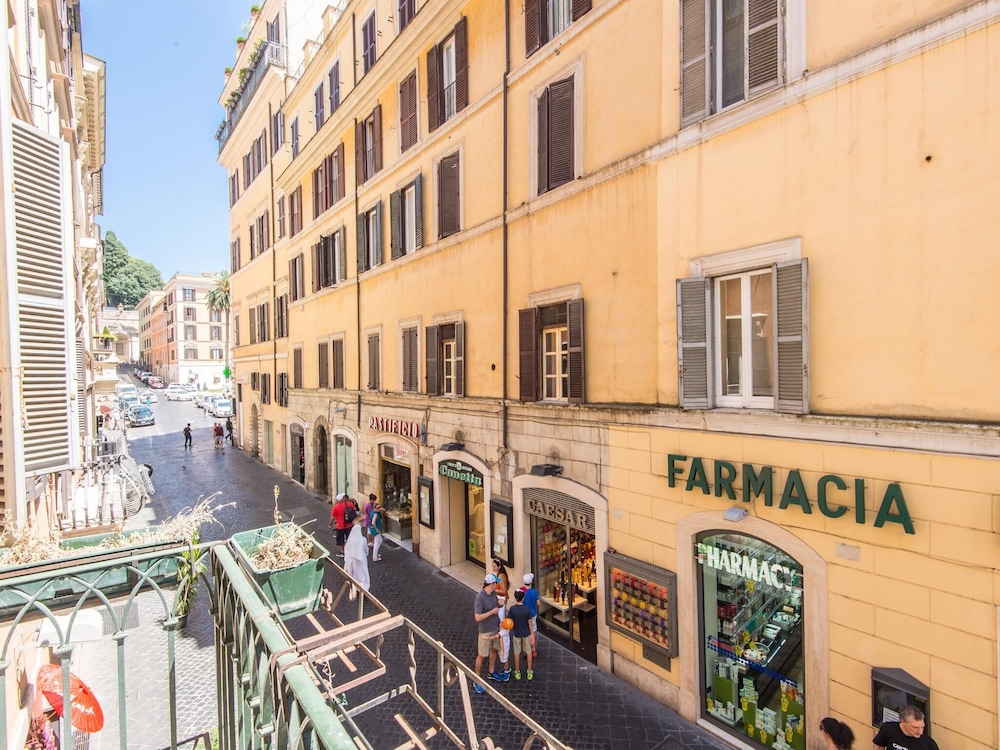 RSH Spanish Steps Luxury Apartment 33/44