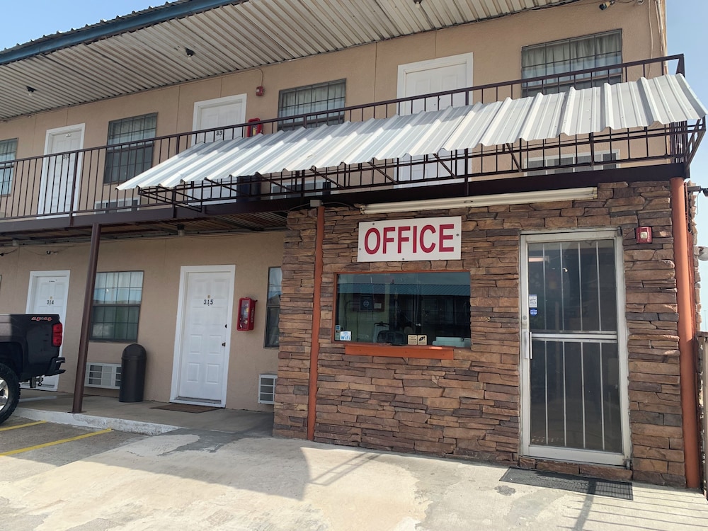 Loma Alta Motel 3/22