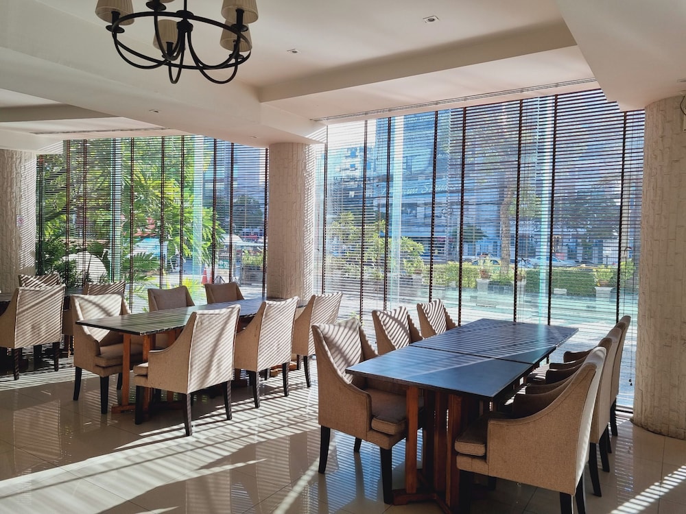 Lantana Resort Hotel 51/61