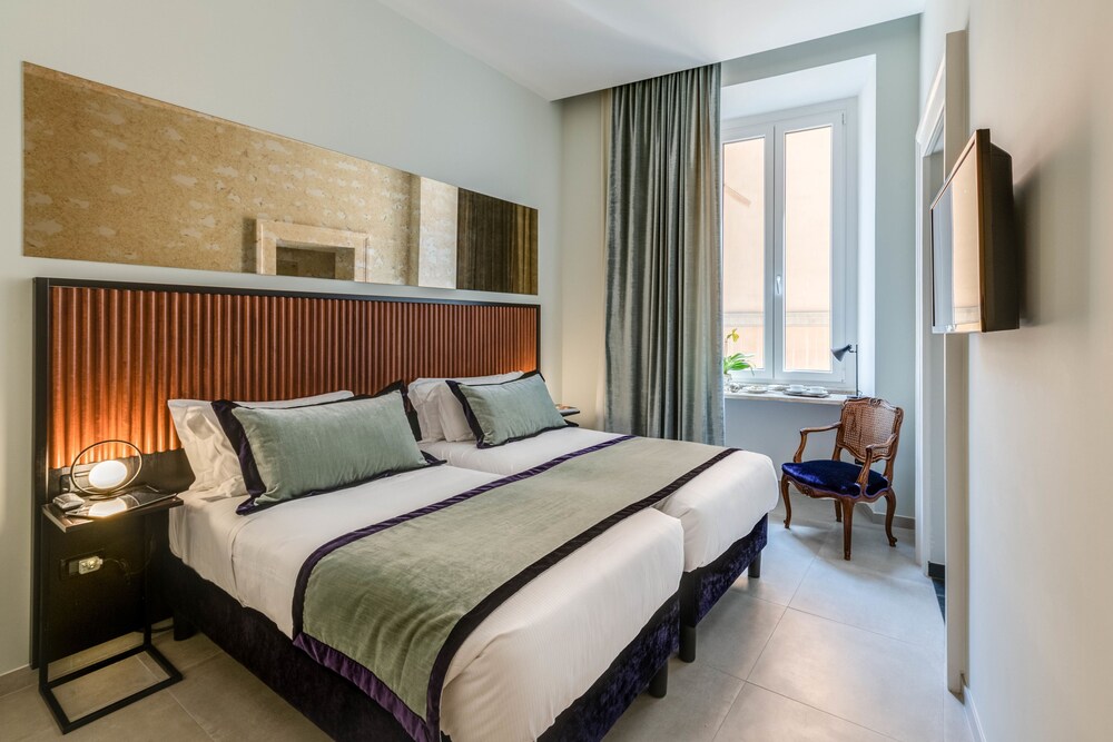 Adrianus Hotel 6/23