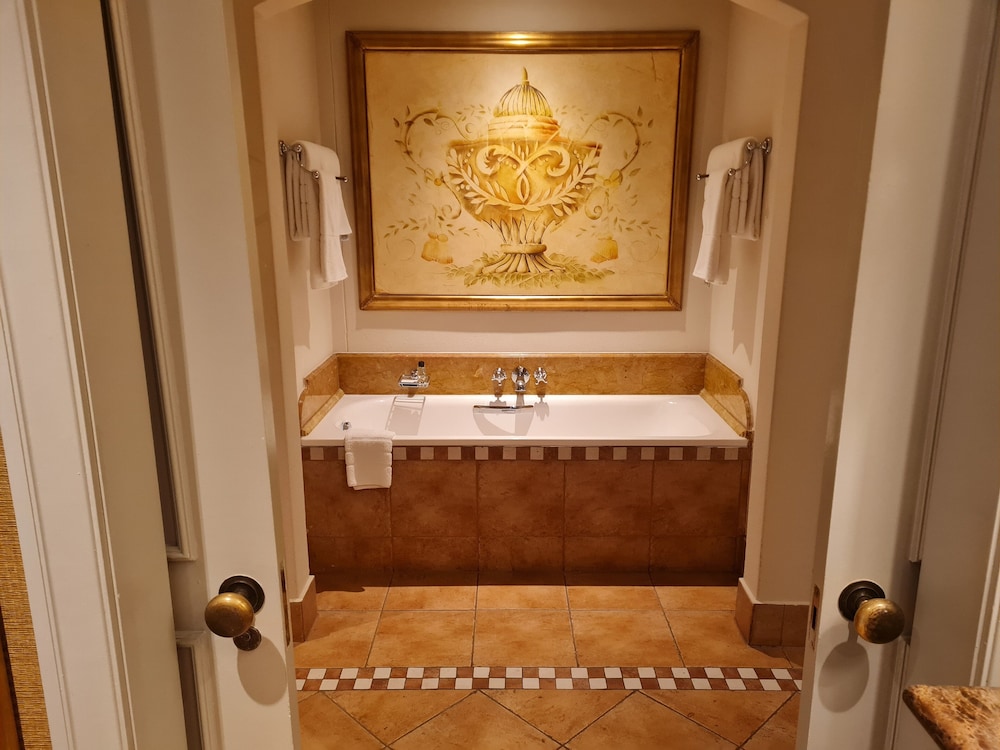 Palazzo Hotel At Montecasino 12/69