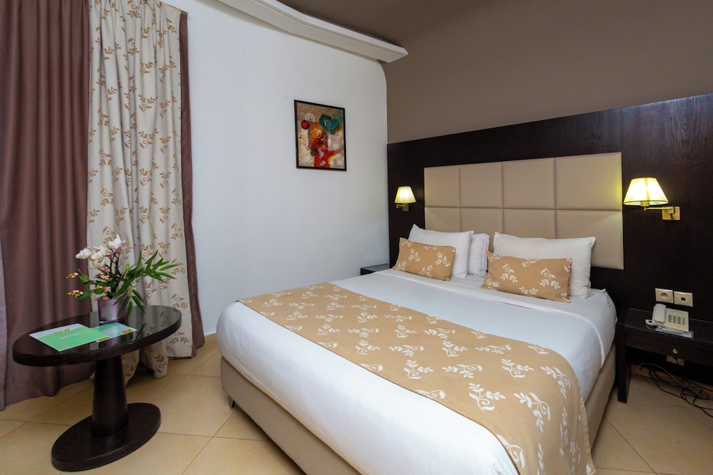 Malak Hotel 8/28