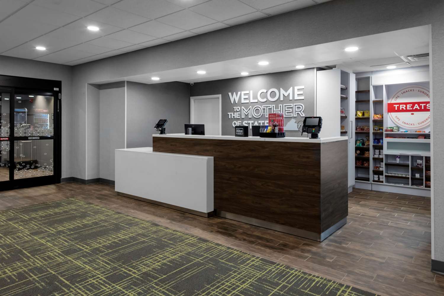 Hampton Inn Gretna 7/24