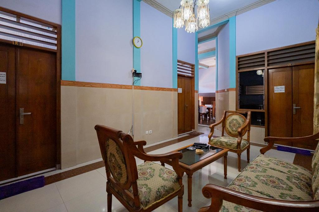 RedDoorz Syariah near Alun Alun Bojonegoro 19/29