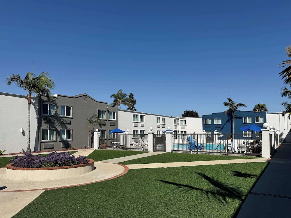Studio6 Suites Carson, CA 30/37