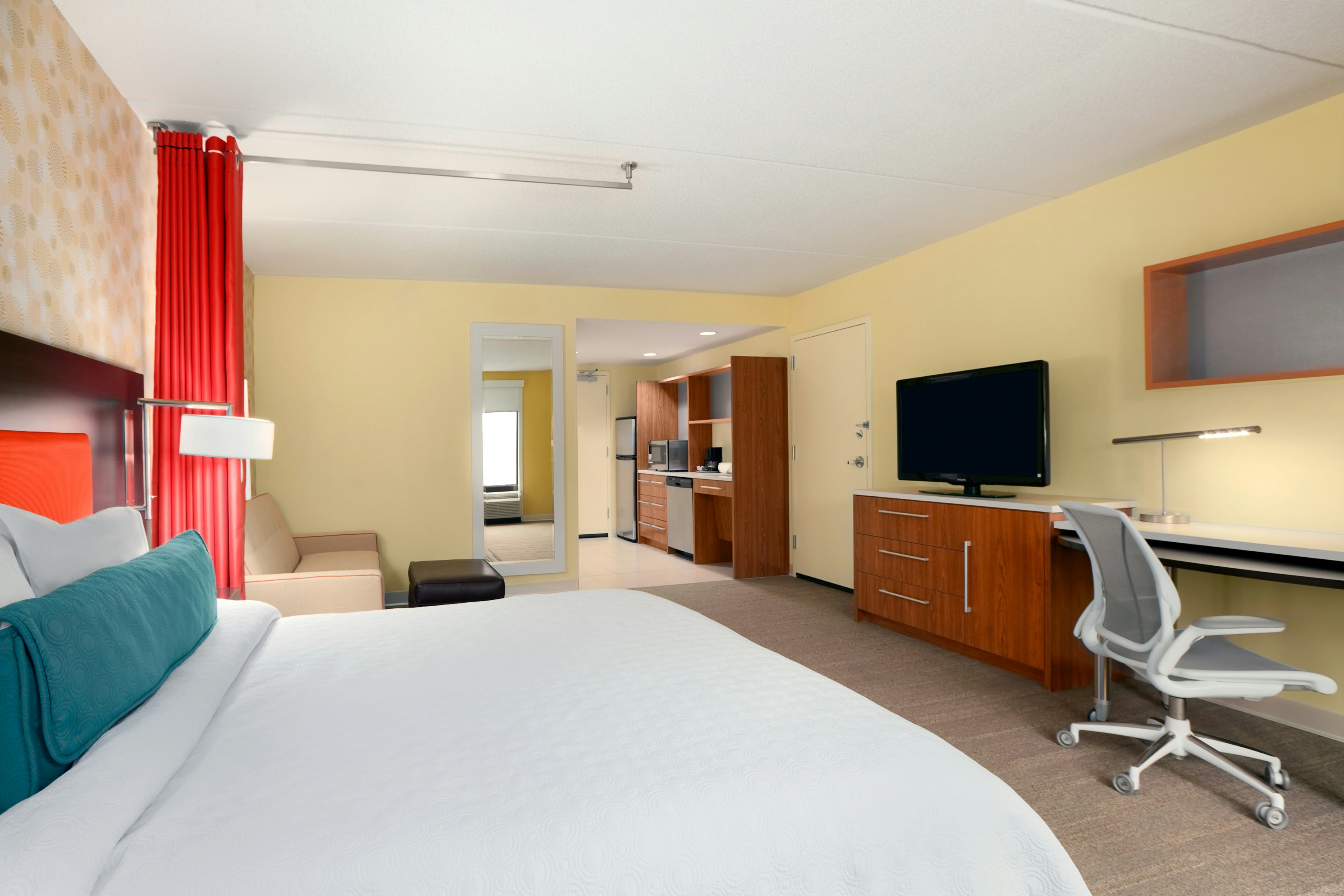 STUDIO, QUEEN BED