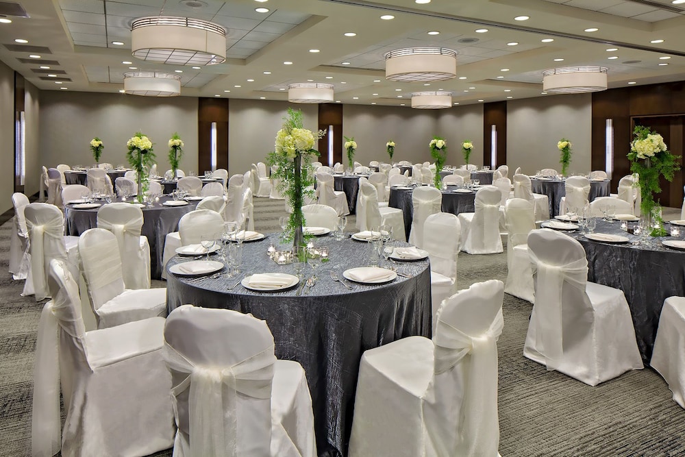 Crowne Plaza Chicago West Loop 46/55