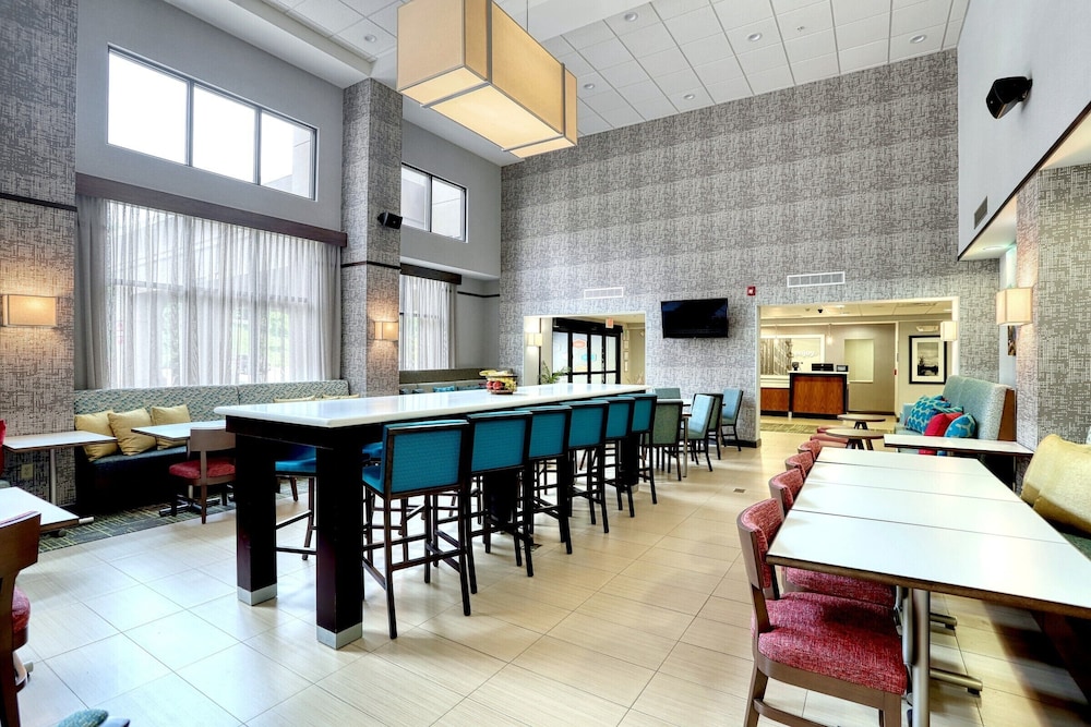 Hampton Inn & Suites Parsippany/North 43/55