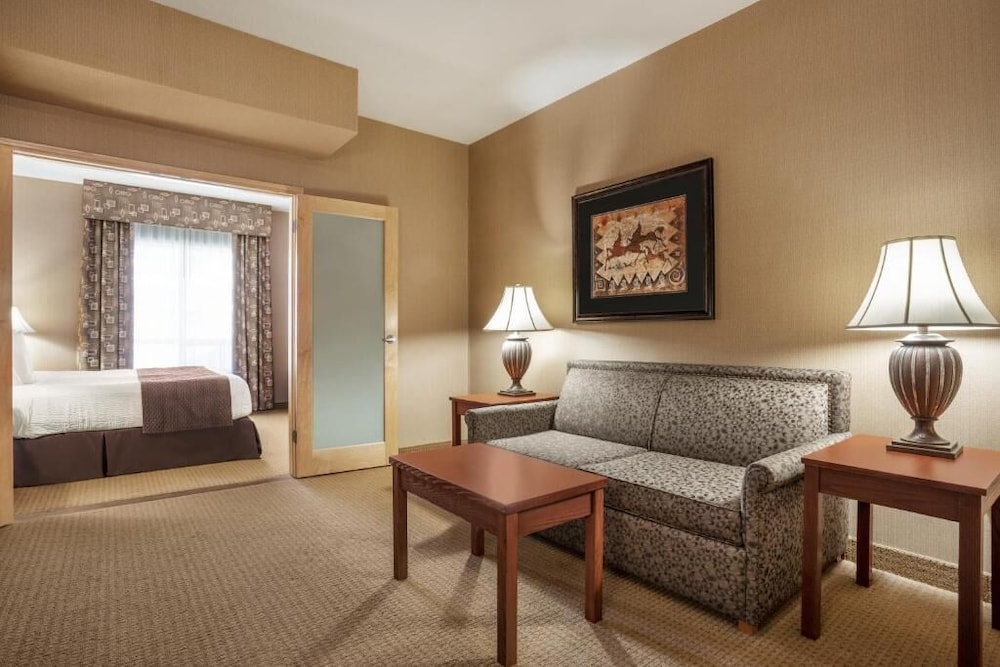 Days Inn & Suites By Wyndham Strathmore 20/29