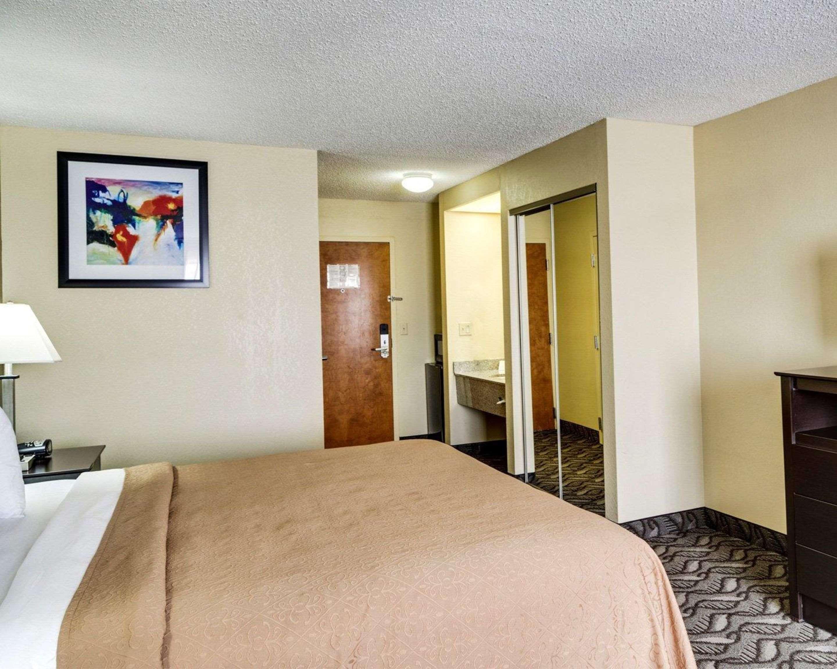 Suite, King Bed, Accessible, Quality Suites Baton Rouge East - Denham Springs 5/6