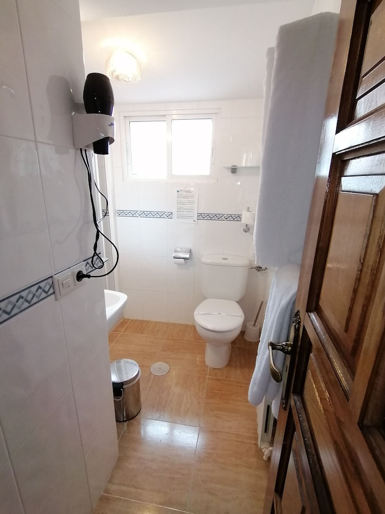 Anosa Casa Hostal 70/73