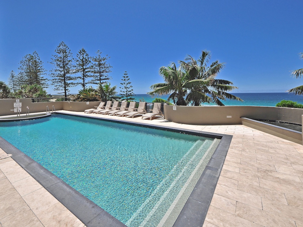 Clubb Coolum Beach Resort 27/65